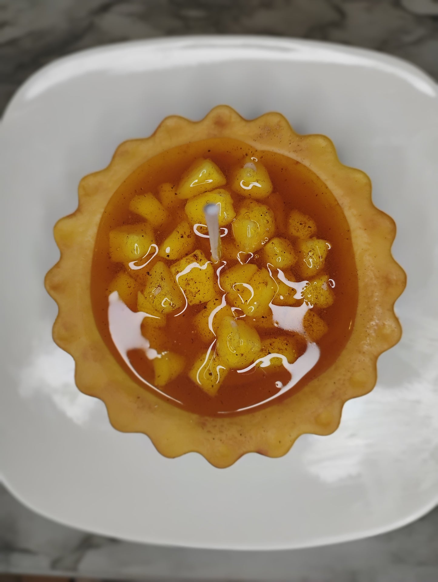 Apple pie candle